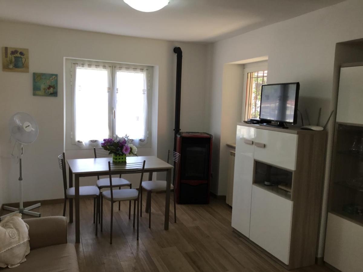 Casa Ginni Con Piscina E Giardino Caravonica Luaran gambar