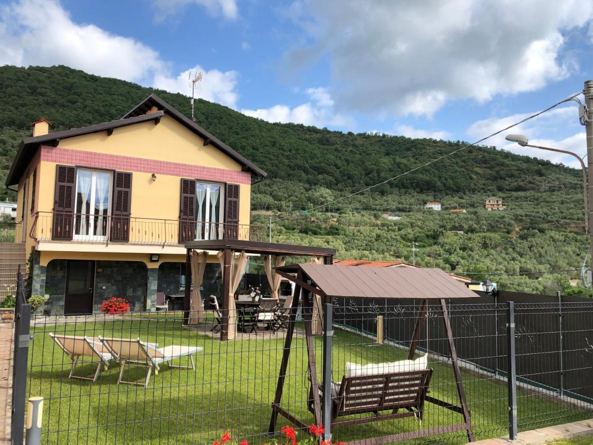 Casa Ginni Con Piscina E Giardino Caravonica Luaran gambar