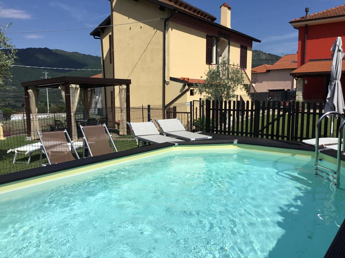 Casa Ginni Con Piscina E Giardino Caravonica Luaran gambar