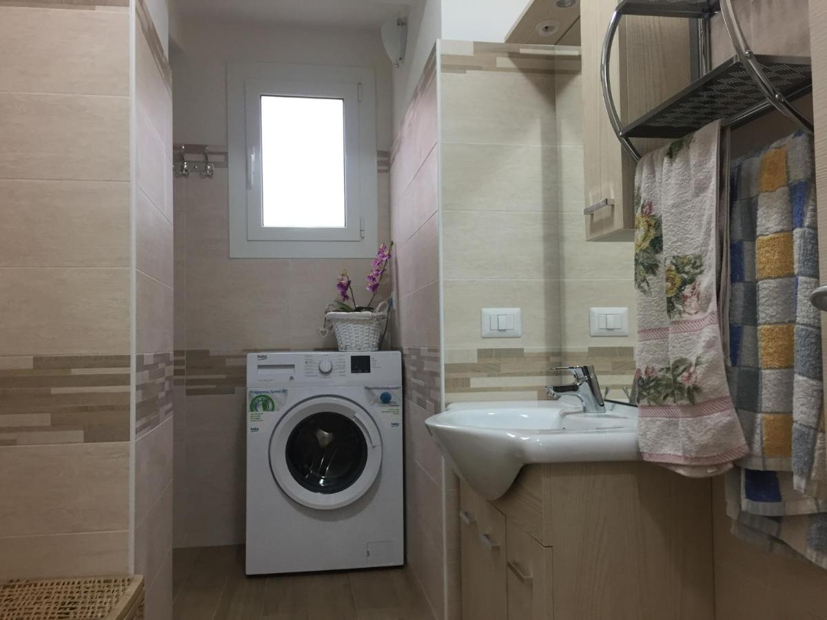 Casa Ginni Con Piscina E Giardino Caravonica Luaran gambar