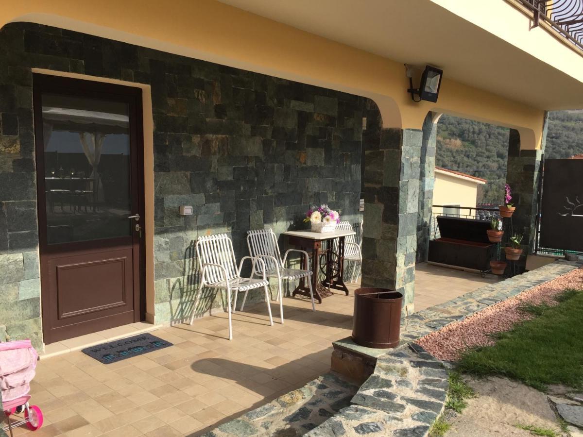 Casa Ginni Con Piscina E Giardino Caravonica Luaran gambar