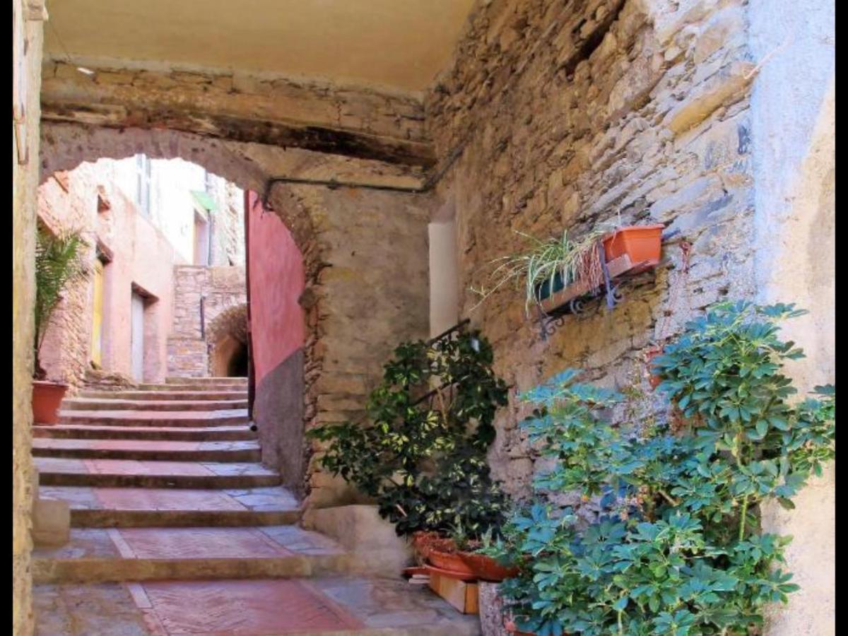 Casa Ginni Con Piscina E Giardino Caravonica Luaran gambar